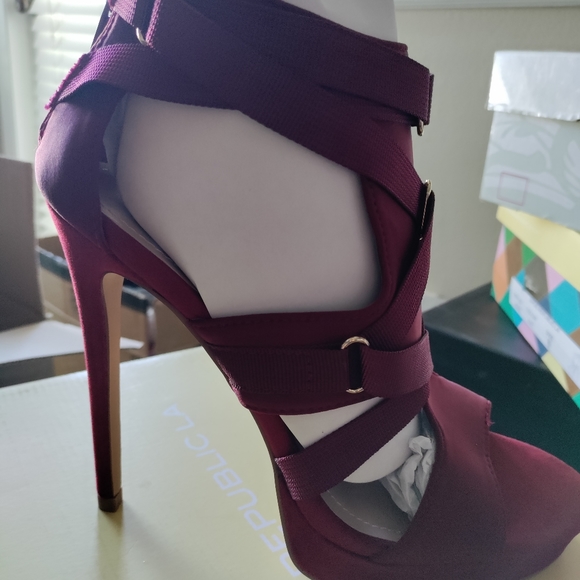 Olive Strappy Heel - Picture 4 of 8